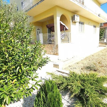Angel Apartment Drnis Luaran gambar
