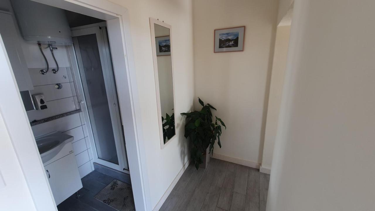 Angel Apartment Drnis Luaran gambar