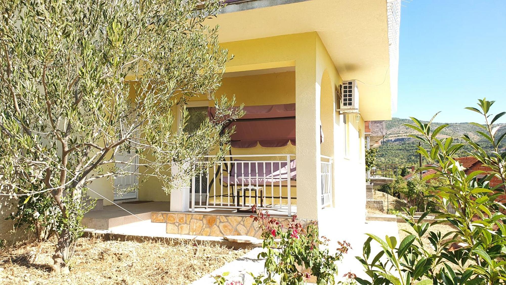 Angel Apartment Drnis Luaran gambar